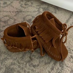 Minnetonka baby size 3